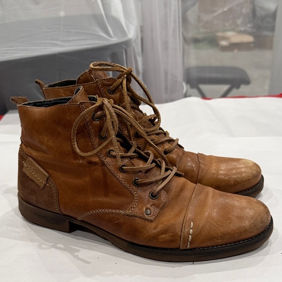 Rugged Tan Leather Men's Boots